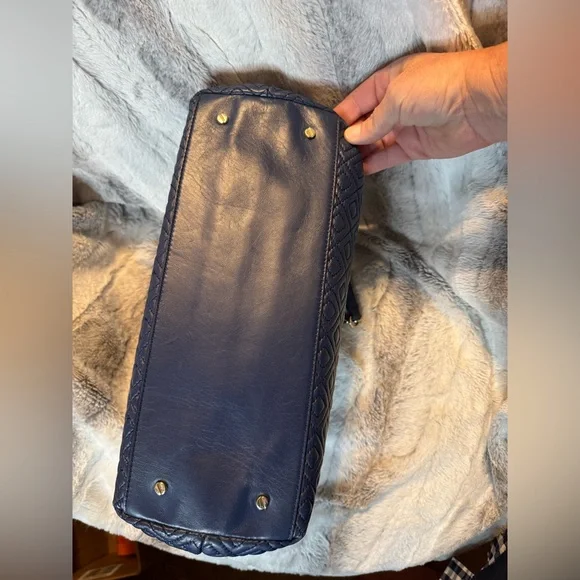 Tory Burch - Marion Leather Quilted Chain Tote - Navy Blue - EUC Dual Straps - Picture 6 of 13